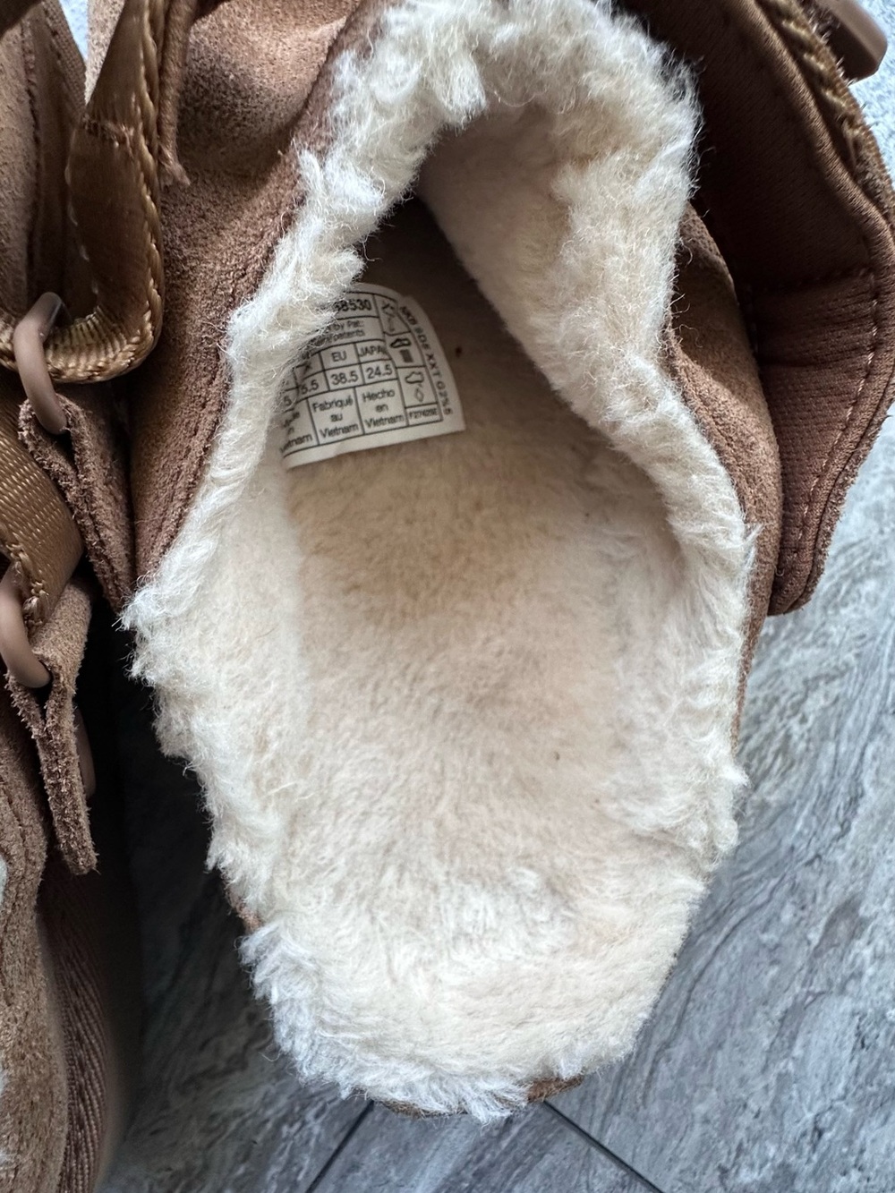 UGG Women's Goldenstar Clogs 7.5 - Picture 4 of 9